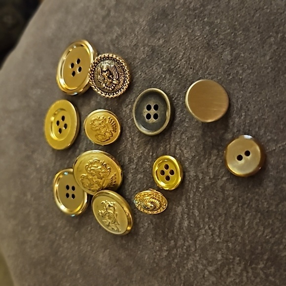 Vintage Metal and Acrylic Goldtone Buttons - Picture 4 of 5